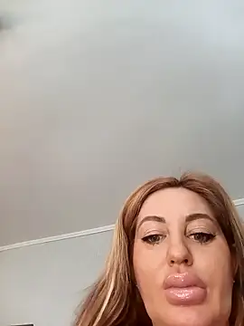 Snapshot of MiaMooly chatting on 02-11-26, 12:16 MiaMooly online show from 02-11-26, 12:16