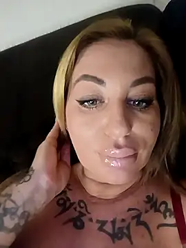 Snapshot of MiaMooly chatting on 02-06-26, 06:04 MiaMooly online show from 02-06-26, 06:04