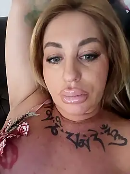 Snapshot of MiaMooly chatting on 02-28-26, 01:22 MiaMooly online show from 02-28-26, 01:22