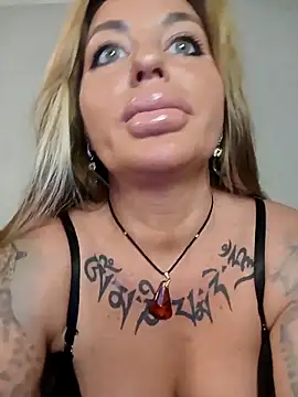 MiaMooly online show from 10-30-25, 03:42