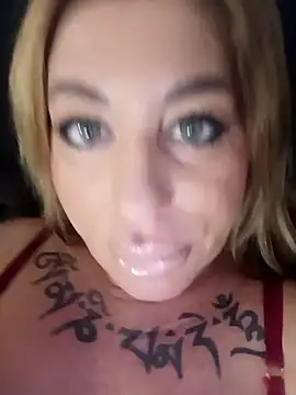 Snapshot of MiaMooly chatting on 02-17-26, 02:58 MiaMooly online show from 02-17-26, 02:58