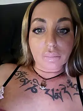 MiaMooly online show from 11-16-25, 05:28