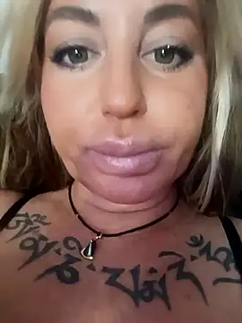 MiaMooly online show from 10-07-25, 09:21