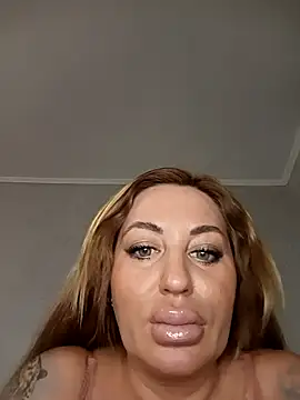 Snapshot of MiaMooly chatting on 01-17-26, 03:59 MiaMooly online show from 01-17-26, 03:59