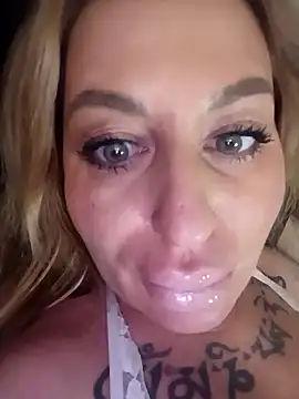 Snapshot of MiaMooly chatting on 02-24-26, 06:42 MiaMooly online show from 02-24-26, 06:42