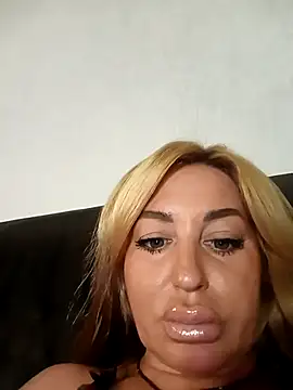 MiaMooly online show from 09-27-25, 03:40