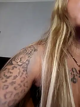 MiaMooly online show from 10-16-25, 02:47