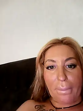 MiaMooly online show from 10-15-25, 12:02