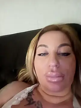 Snapshot of MiaMooly chatting on 02-12-26, 07:13 MiaMooly online show from 02-12-26, 07:13