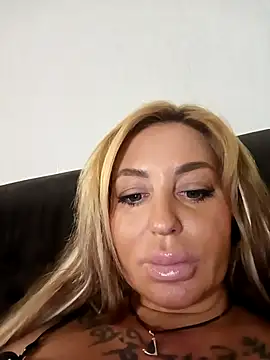 MiaMooly online show from 10-01-25, 04:33