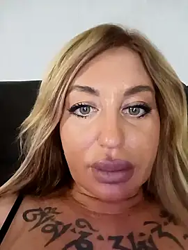 MiaMooly online show from 12-19-25, 04:20