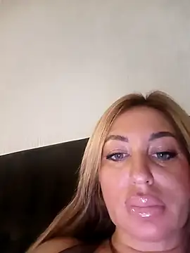 MiaMooly online show from 11-23-25, 04:50