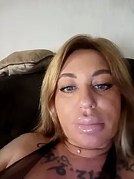 MiaMooly online show from 04-02-26, 05:19