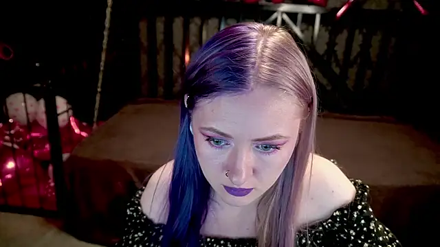 Snapshot of DramaQuenns chatting on 02-17-26, 06:54 DramaQuenns online show from 02-17-26, 06:54