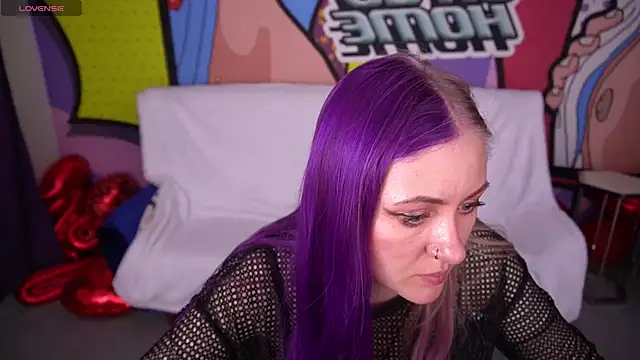 Snapshot of DramaQuenns chatting on 02-18-26, 06:44 DramaQuenns online show from 02-18-26, 06:44