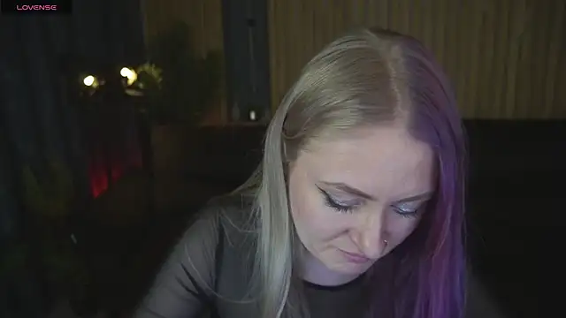 Snapshot of DramaQuenns chatting on 02-27-26, 06:57 DramaQuenns online show from 02-27-26, 06:57