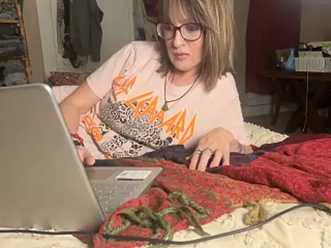 BrookiesLife online show from 04-12-26, 02:37