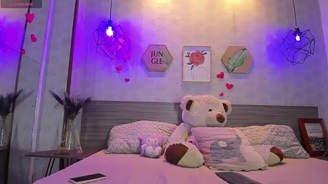 Snapshot of Celeste_wang chatting on 02-22-26, 12:07 Celeste wang online show from 02-22-26, 12:07