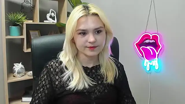 SweetLilyxo online show from 04-23-26, 06:20