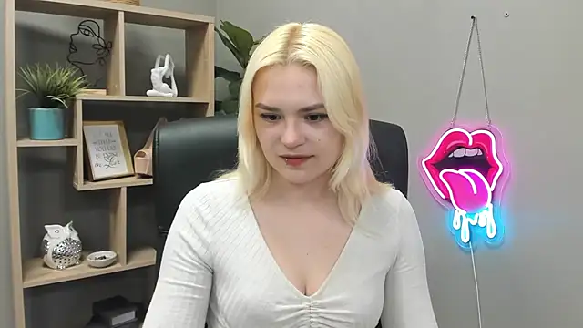 SweetLilyxo online show from 05-14-26, 06:32