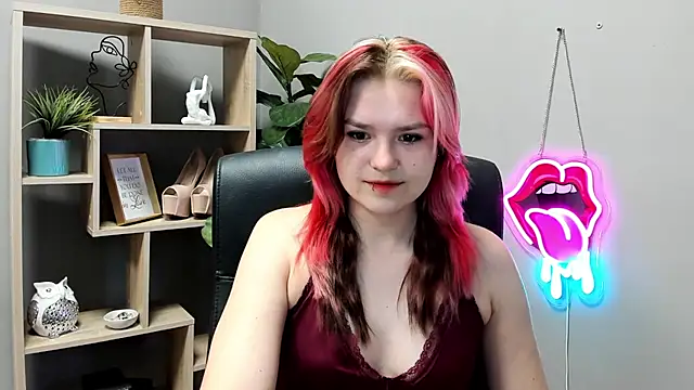 Snapshot of SweetLilyxo chatting on 06-15-26, 06:57 SweetLilyxo online show from 06-15-26, 06:57