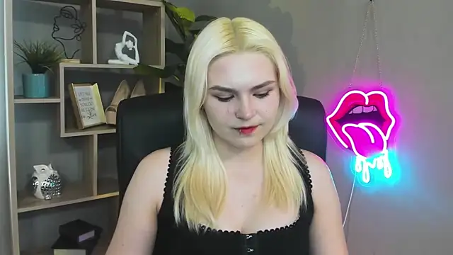 SweetLilyxo online show from 04-28-26, 01:26