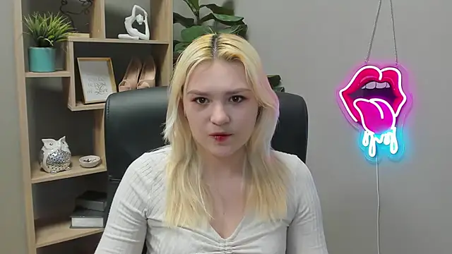 SweetLilyxo online show from 04-08-26, 01:23