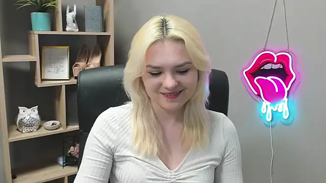 Snapshot of SweetLilyxo chatting on 02-28-26, 07:41 SweetLilyxo online show from 02-28-26, 07:41