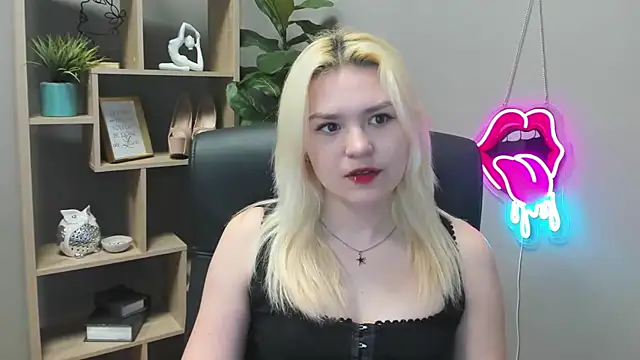 SweetLilyxo online show from 04-15-26, 06:30