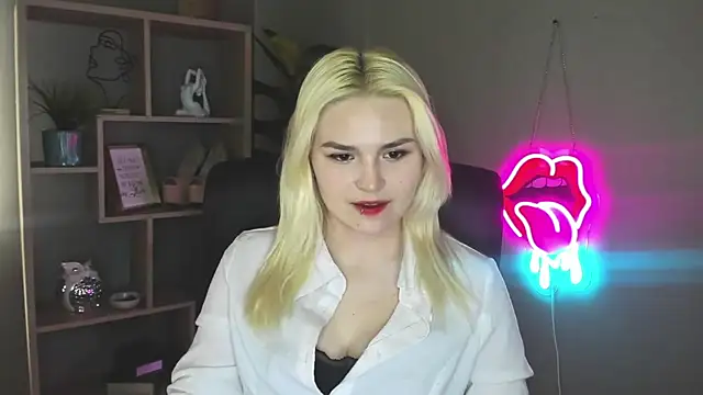 SweetLilyxo online show from 05-05-26, 01:36