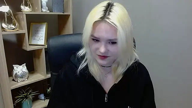 Snapshot of SweetLilyxo chatting on 02-03-26, 08:52 SweetLilyxo online show from 02-03-26, 08:52