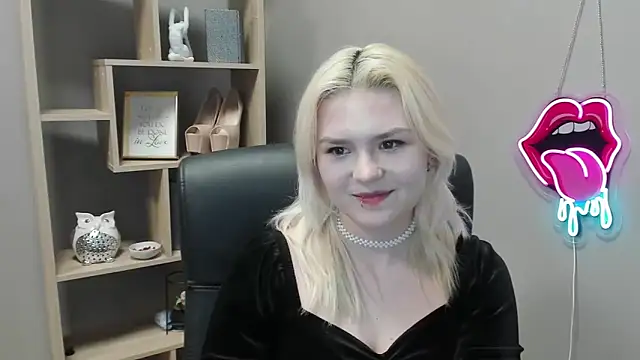 Snapshot of SweetLilyxo chatting on 02-24-26, 03:02 SweetLilyxo online show from 02-24-26, 03:02