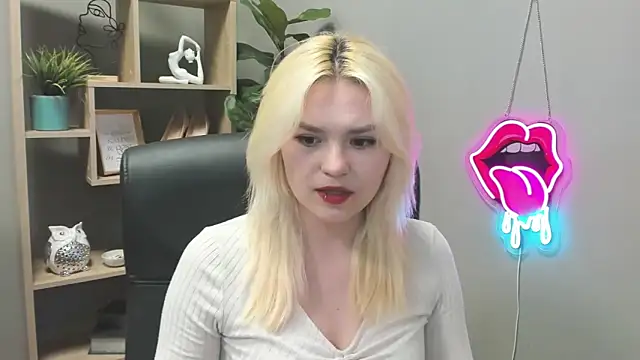 SweetLilyxo online show from 04-14-26, 06:29