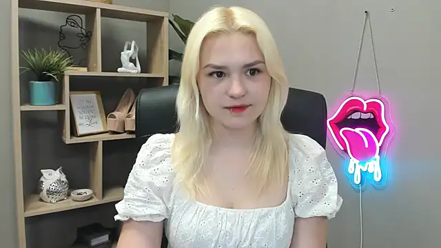 SweetLilyxo online show from 05-13-26, 06:31