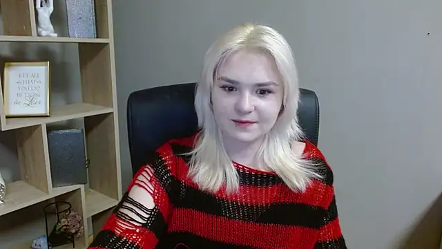 Snapshot of SweetLilyxo chatting on 02-10-26, 02:27 SweetLilyxo online show from 02-10-26, 02:27