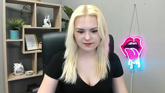 SweetLilyxo online show from 05-15-26, 06:33