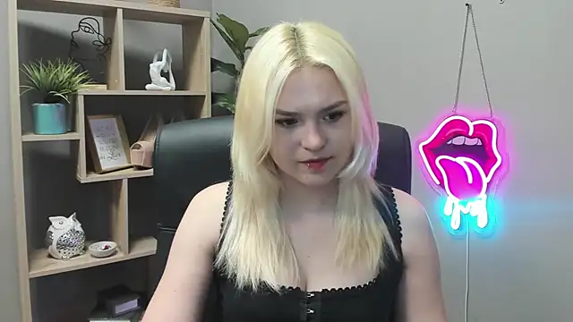 SweetLilyxo online show from 05-08-26, 06:39