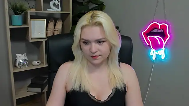 SweetLilyxo online show from 03-30-26, 06:26