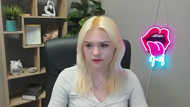 SweetLilyxo online show from 03-19-26, 07:30