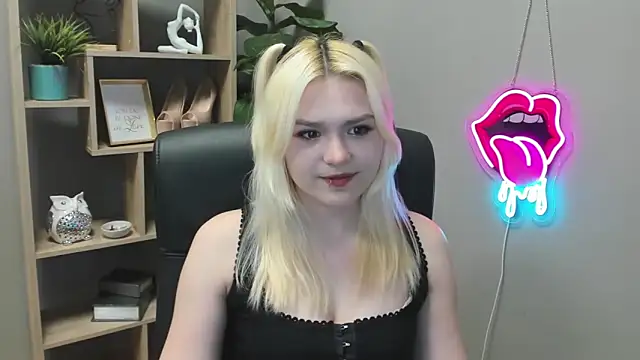 SweetLilyxo online show from 04-09-26, 01:28