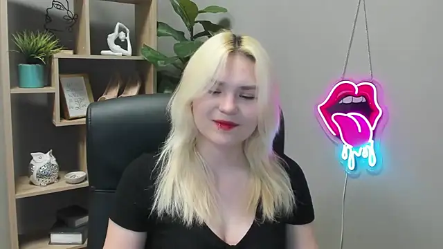 SweetLilyxo online show from 04-20-26, 06:27
