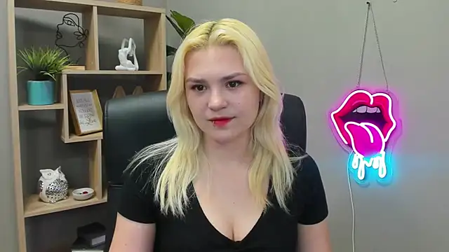 SweetLilyxo online show from 05-07-26, 06:28