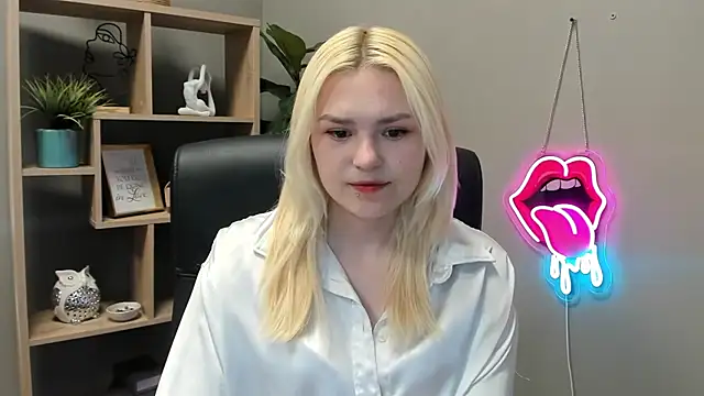 SweetLilyxo online show from 05-19-26, 01:29