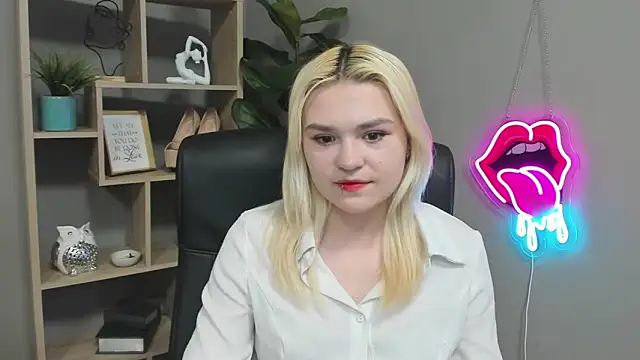 SweetLilyxo online show from 04-13-26, 06:28