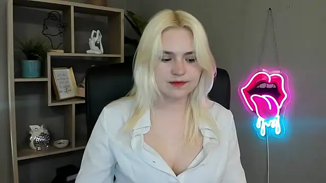 SweetLilyxo online show from 05-12-26, 01:28