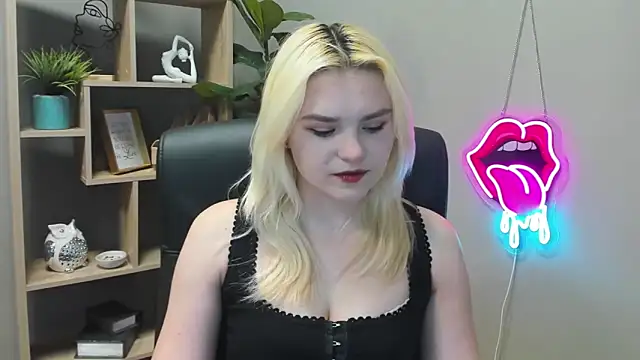 SweetLilyxo online show from 04-22-26, 06:31