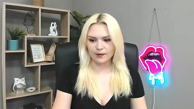 SweetLilyxo online show from 05-25-26, 01:21