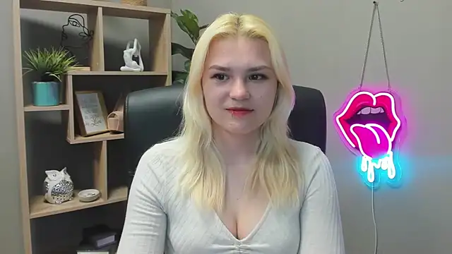 SweetLilyxo online show from 05-06-26, 06:28