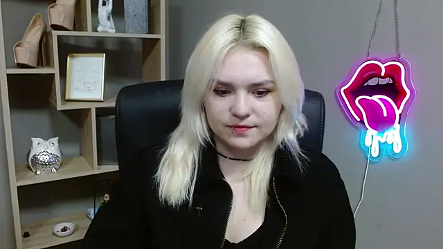 Snapshot of SweetLilyxo chatting on 02-23-26, 07:31 SweetLilyxo online show from 02-23-26, 07:31