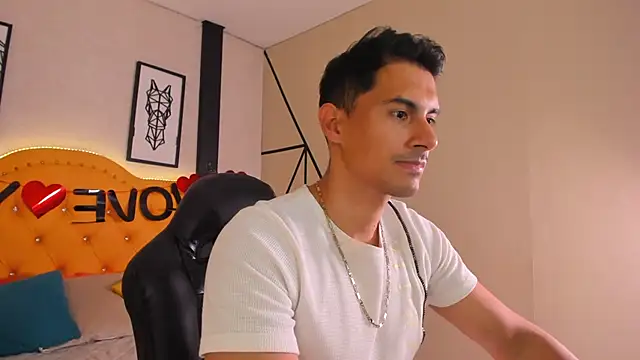 Snapshot of Mike_Conors chatting on 02-17-26, 01:36 Mike Conors online show from 02-17-26, 01:36